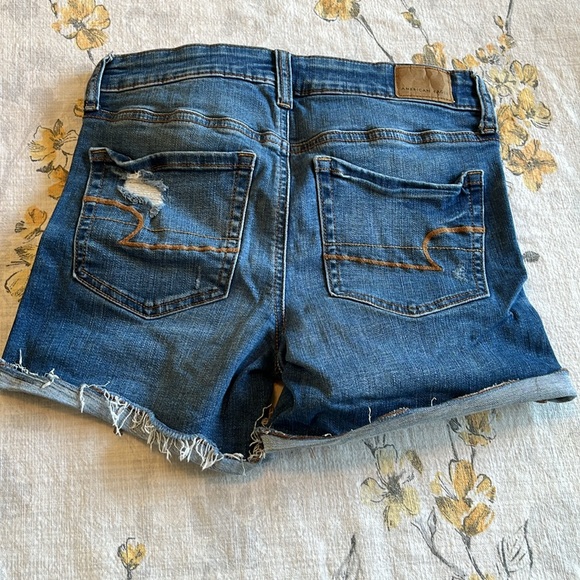 American Eagle Super Stretch Midi Shorts Size 2 - Picture 3 of 3